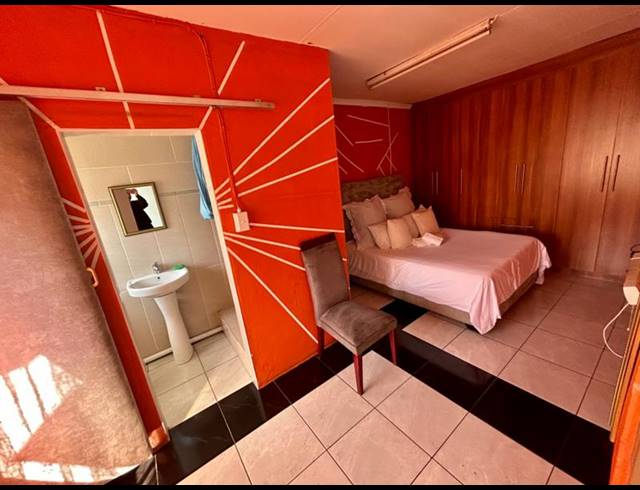 11 BEDROOM HOUSE FOR SALE IN VANDERBIJLPARK CW 2